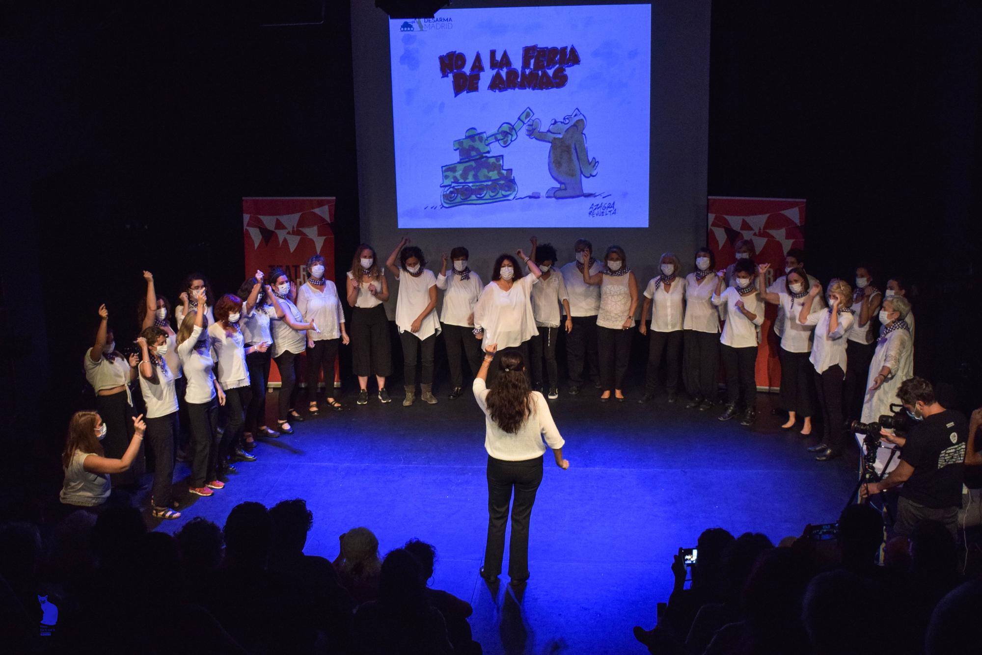 Coro mujeres Malvaloca Acto FEINDEF Teatro del Barrio